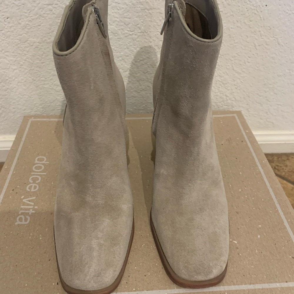 Dolce Vita Women's Cream Ankle Boots - Picture 1 of 6